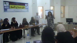 أول مشروع من نوعه يجمع المطلقات في غزة … مركز الأبحاث يفتتح مشروع ” ملتقى نساء إلى الأمام “