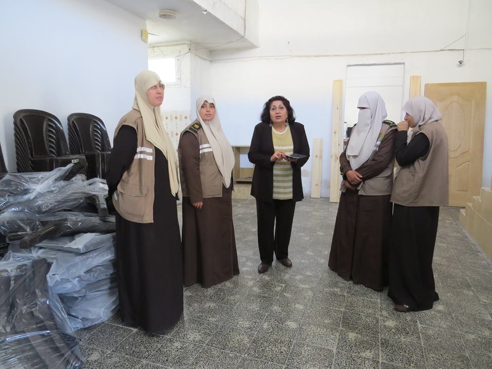 مركز الأبحاث والاستشارات القاننونية للمرأة يجهز مطبخ وصالة طعام بكافة مسلتزماتهم للنساء السجينات بغزة